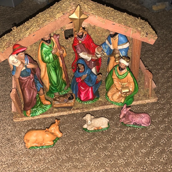 11 piece Porcelain Nativity Set - Picture 1 of 15